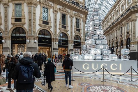 quanto e costato l'albero di gucci|Milano, l’albero di Natale firmato Gucci non piace: ecco quanto è .